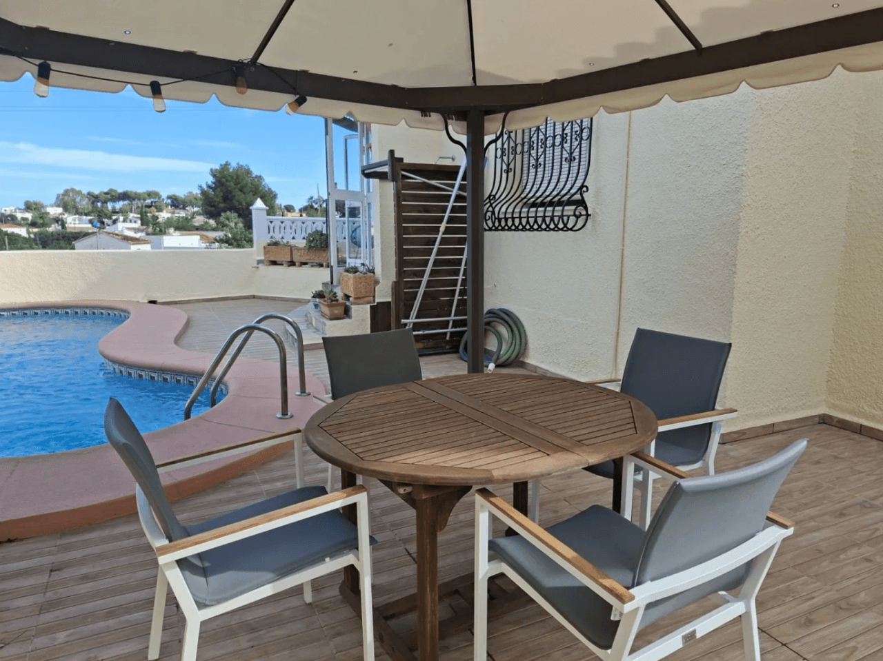 Chalet with sea views in the mountains of Denia