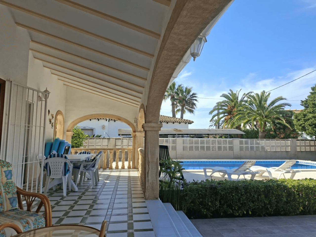 Beach villa with private pool in Oliva