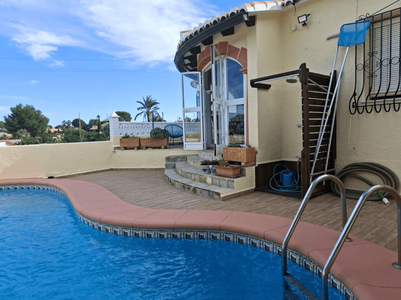 Chalet with sea views in the mountains of Denia