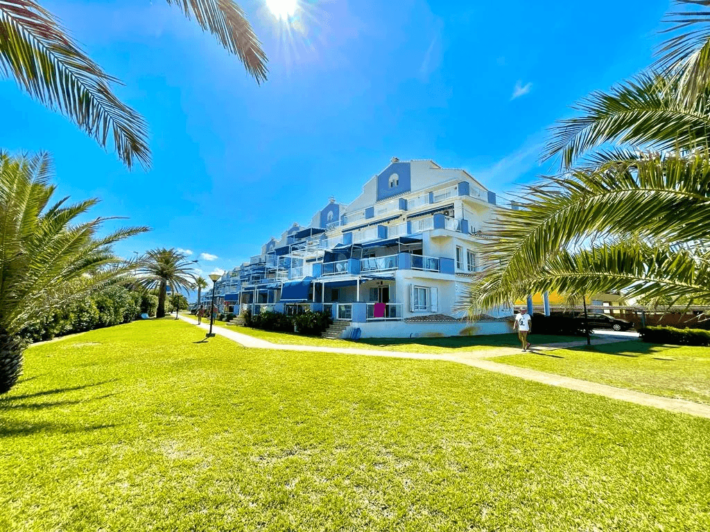 Frontline apartment, Denia