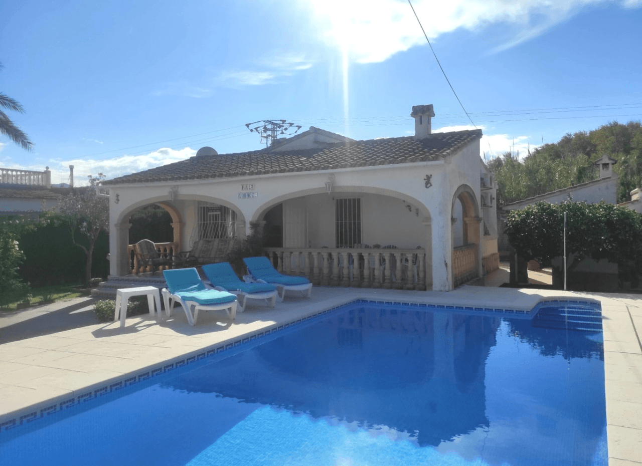 Beach villa with private pool in Oliva