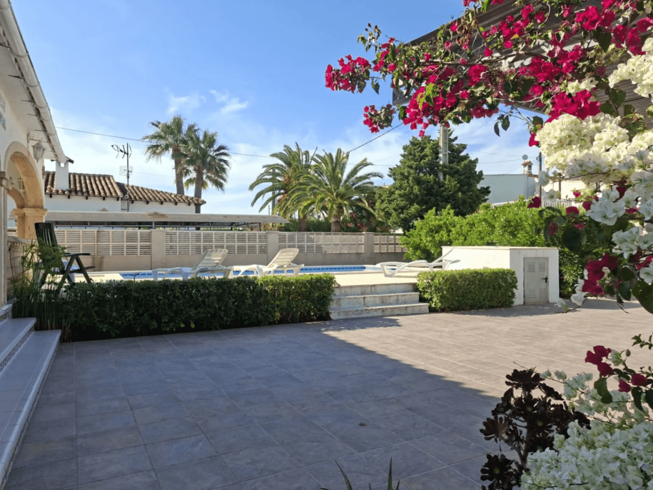 Beach villa with private pool in Oliva