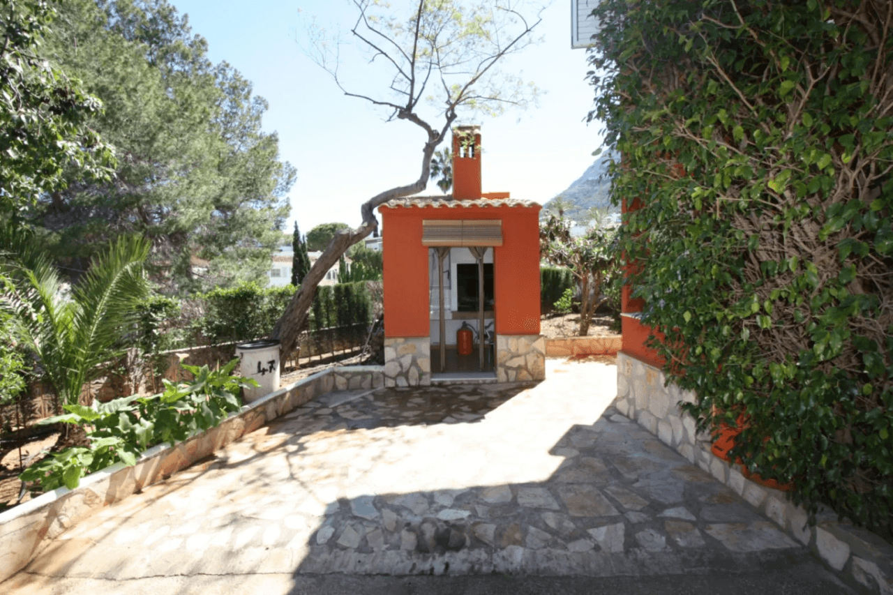 Villa in Las Rotas, just a few steps from the beach
