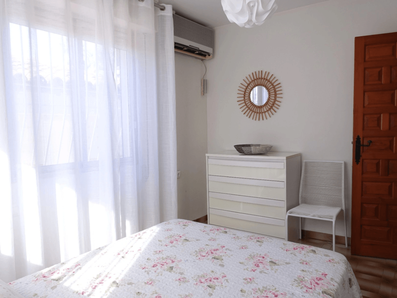 Beach villa with private pool in Oliva