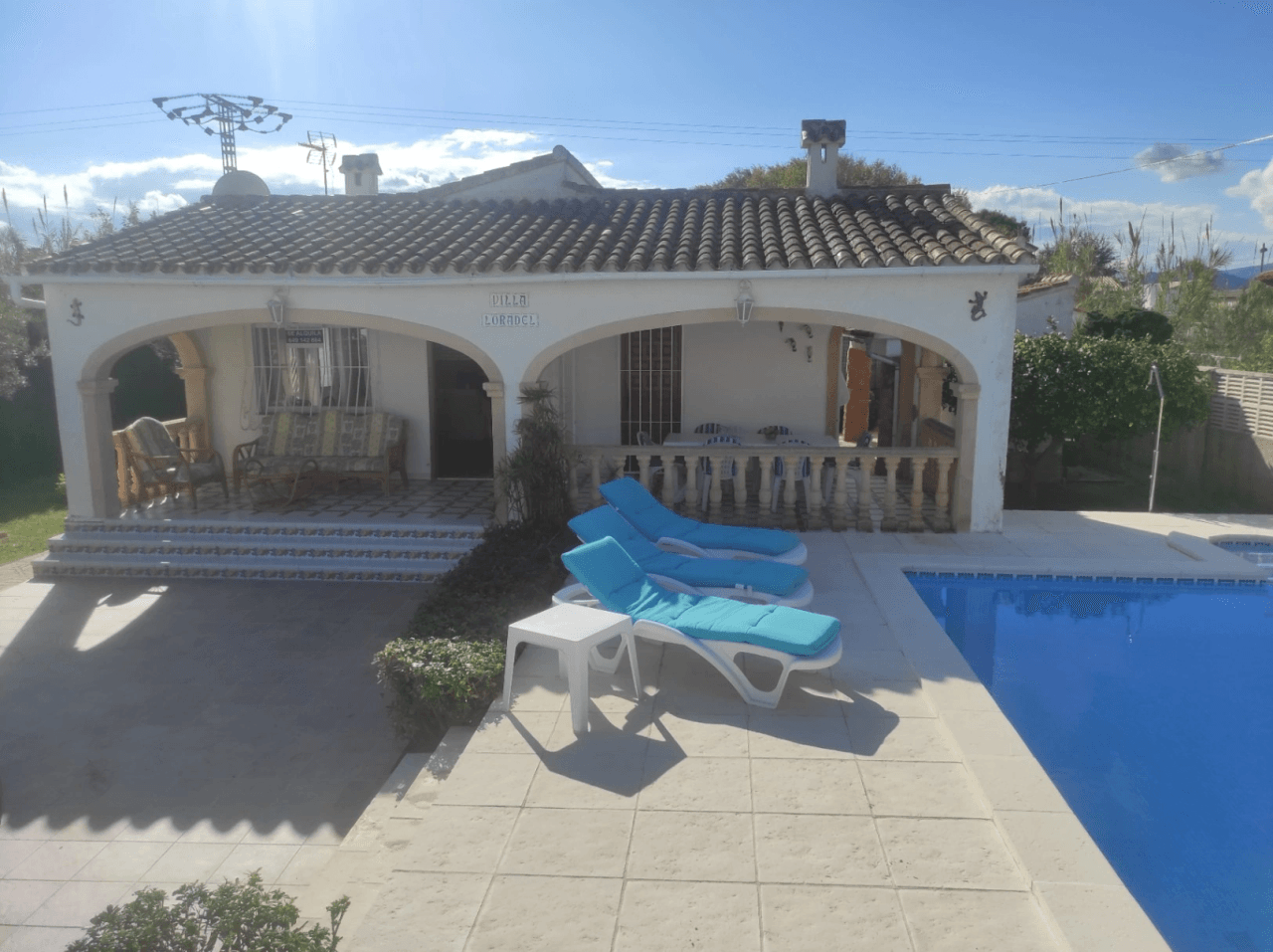 Beach villa with private pool in Oliva