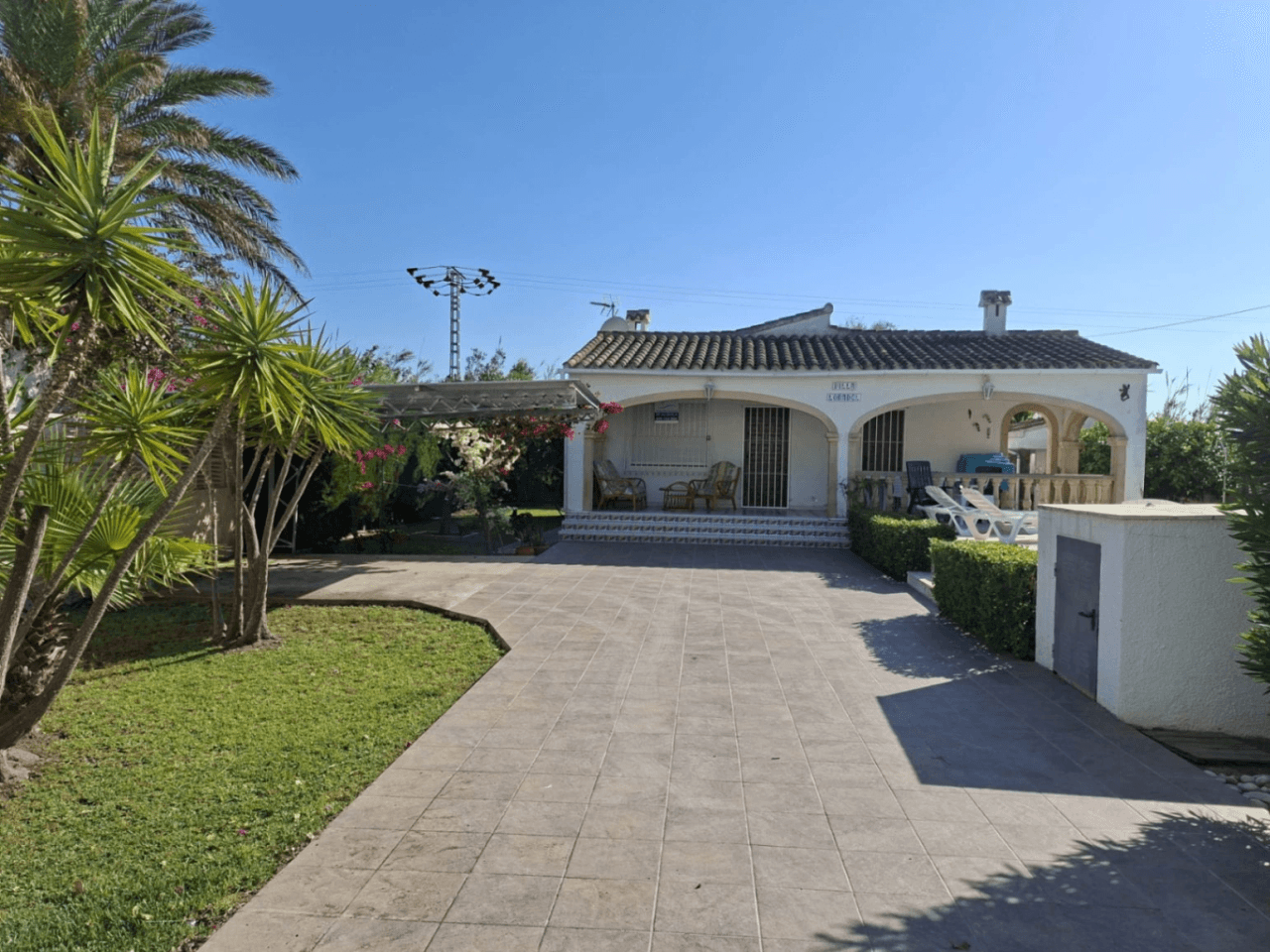 Beach villa with private pool in Oliva