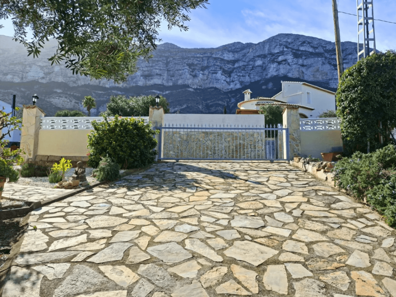 Chalet with sea views in the mountains of Denia