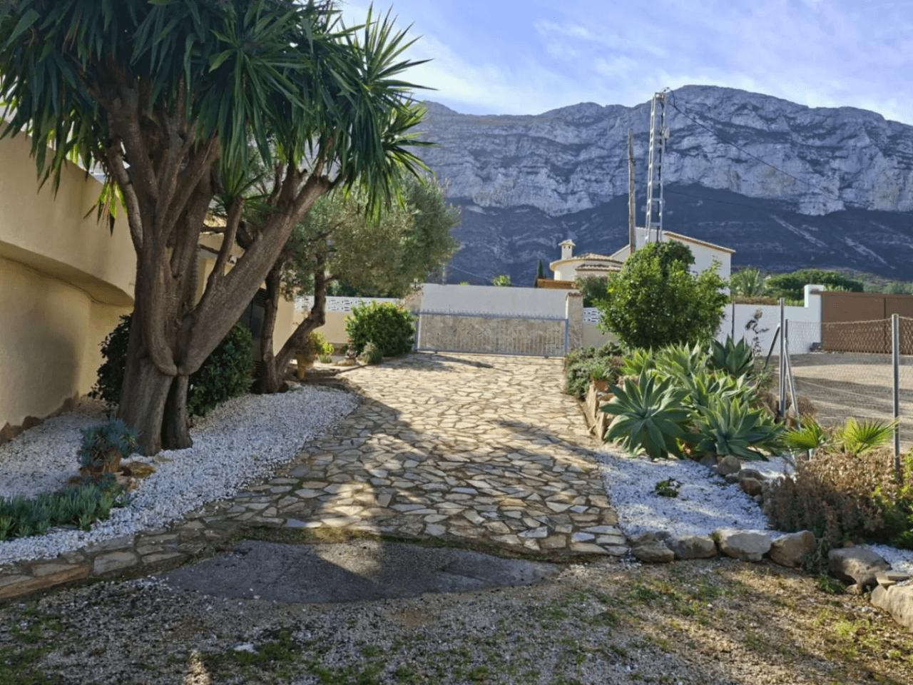 Chalet with sea views in the mountains of Denia