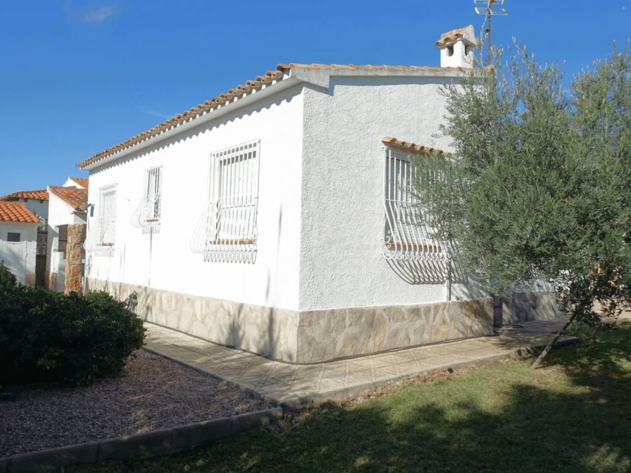 Beach villa with private pool in Oliva