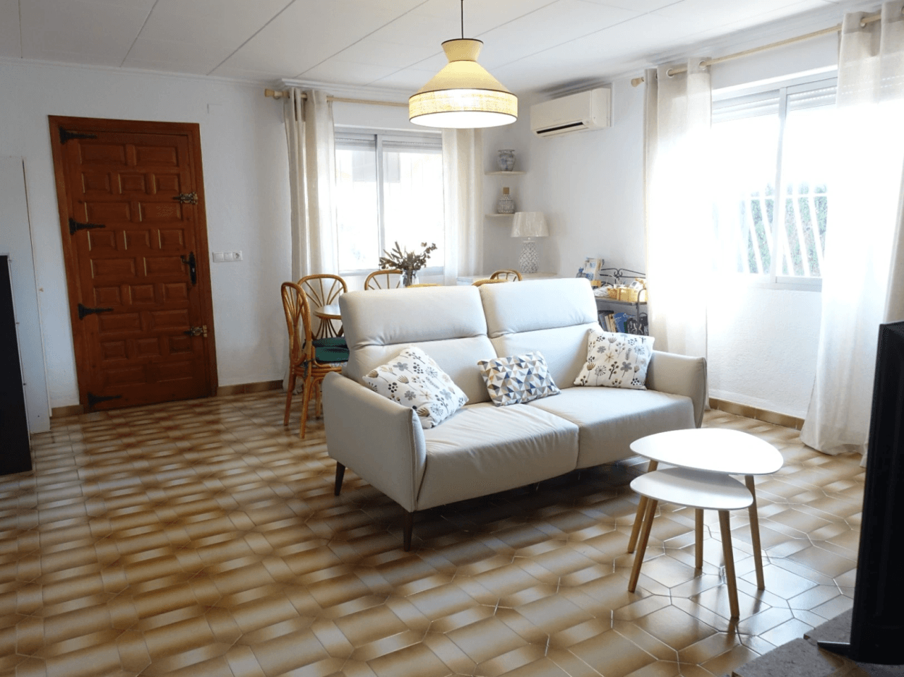 Beach villa with private pool in Oliva