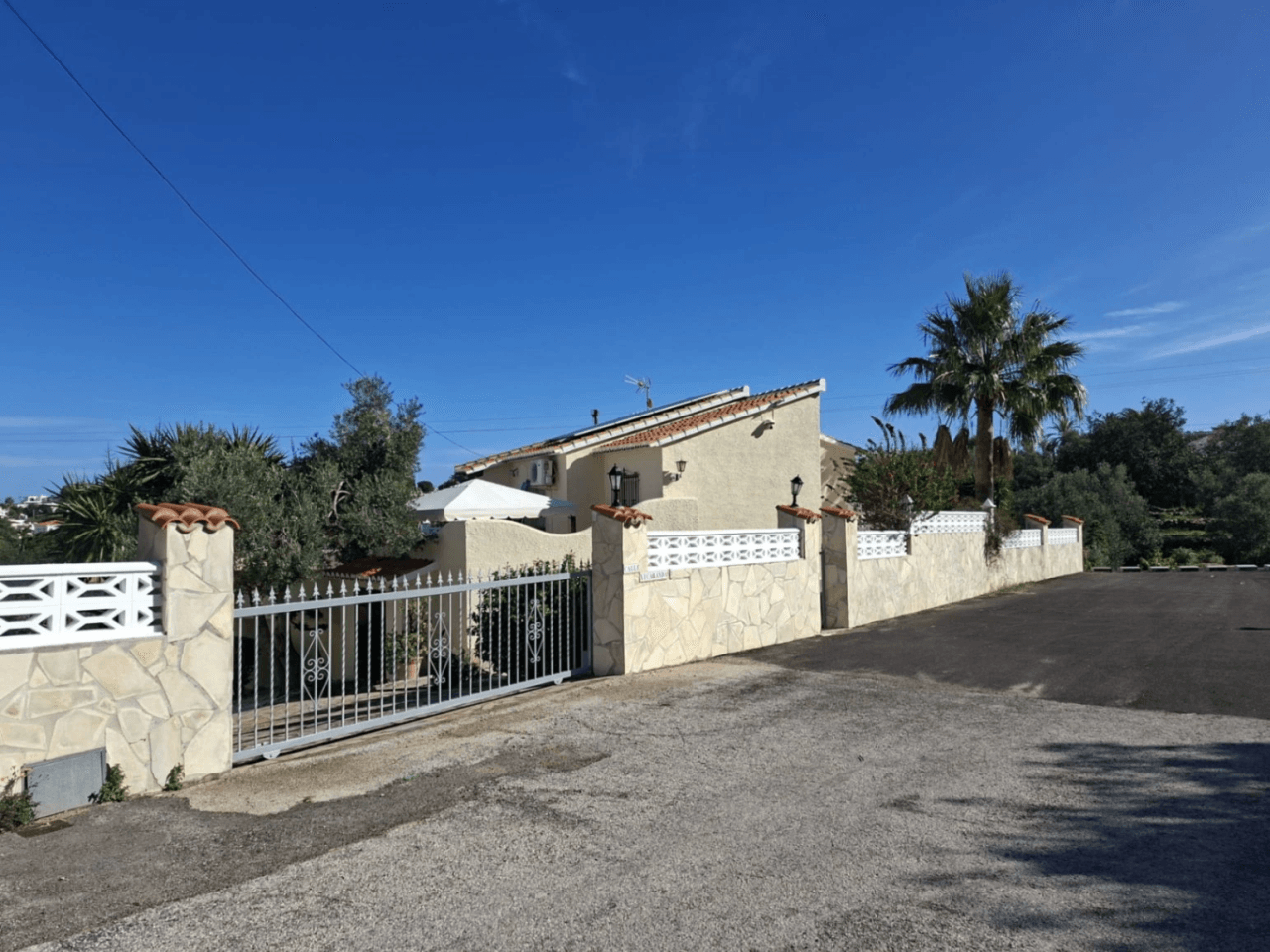 Chalet with sea views in the mountains of Denia
