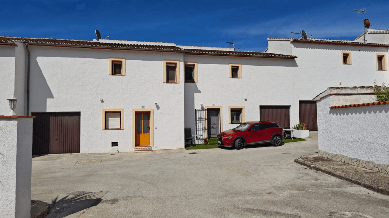BEAUTIFUL TOWNHOUSE IN PEDREGUER