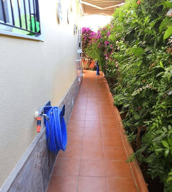 Chalet-villa for sale in The Verger