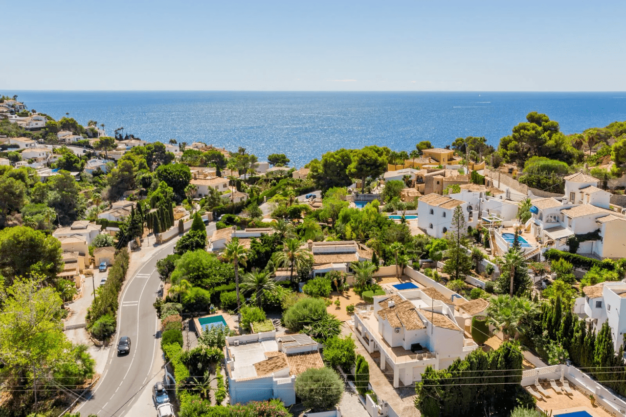 Mediterranean style villa just 300 meters from the sea in Baladrar, Benissa.