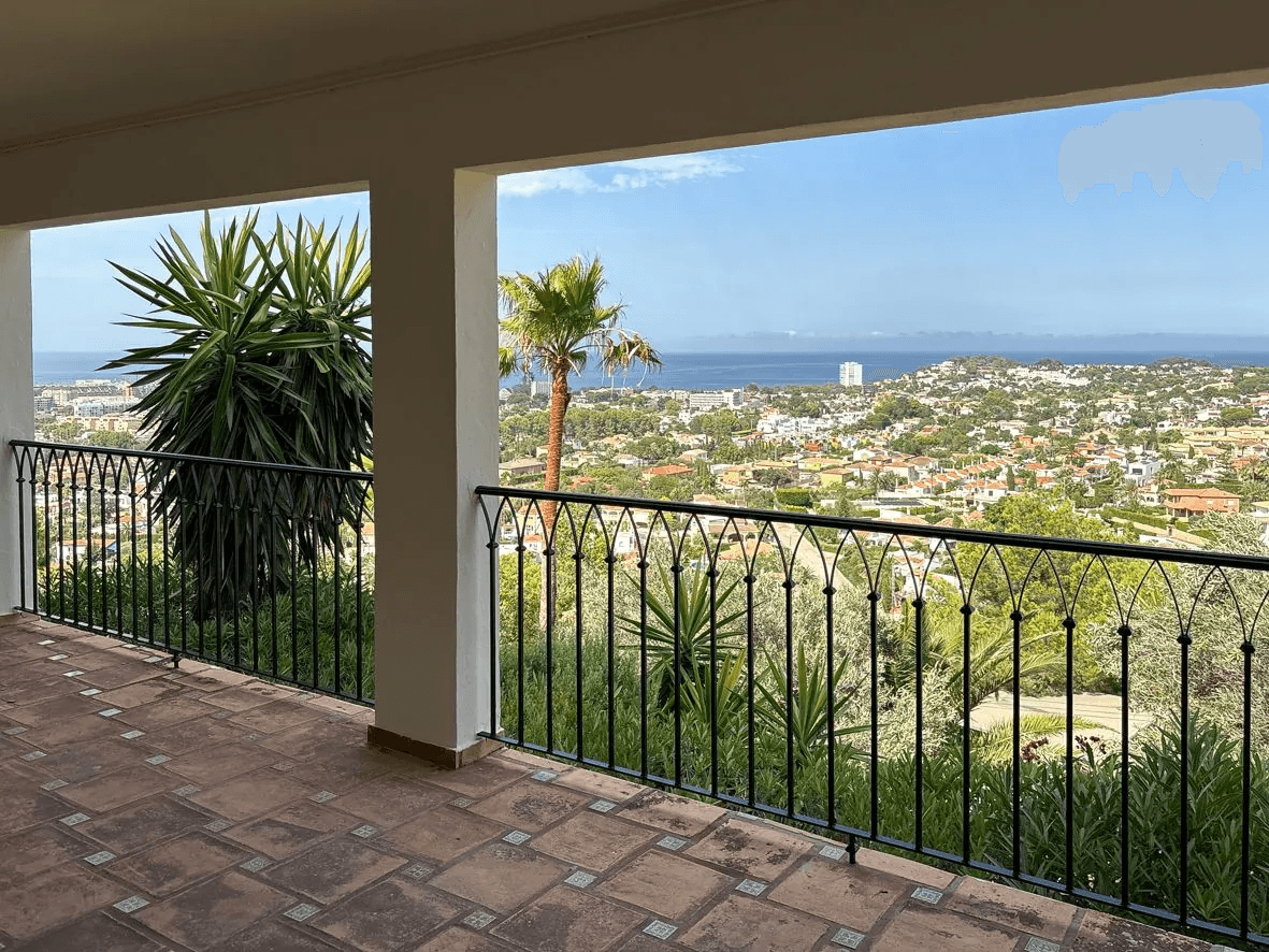 Stunning villa with sea views in Dénia.