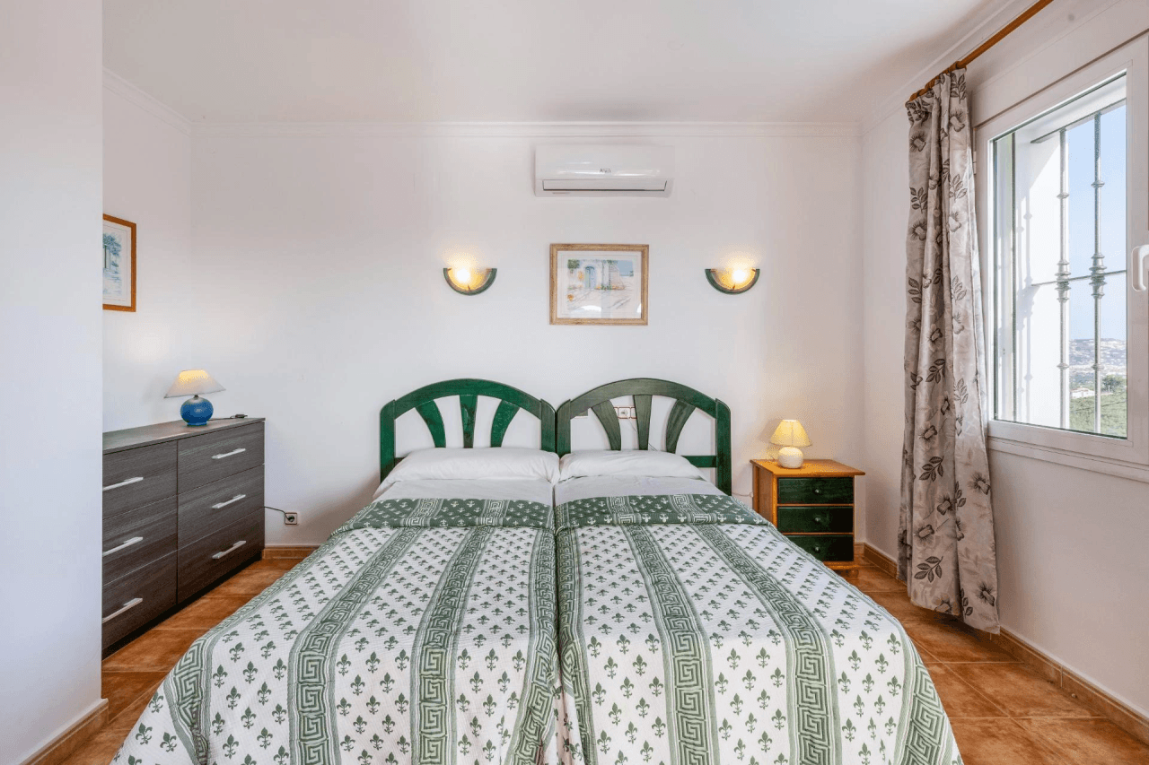 5 bedroom villa with sea views in Adsubia, Jávea