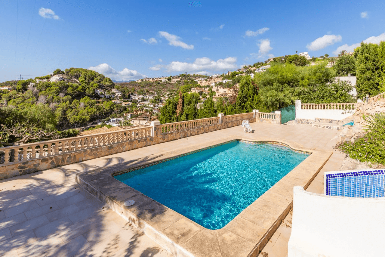 Villa de 3 chambres avec des vues spectaculaires sur la mer à vendre à Benimeit - Moraira, Costa Blanca.
