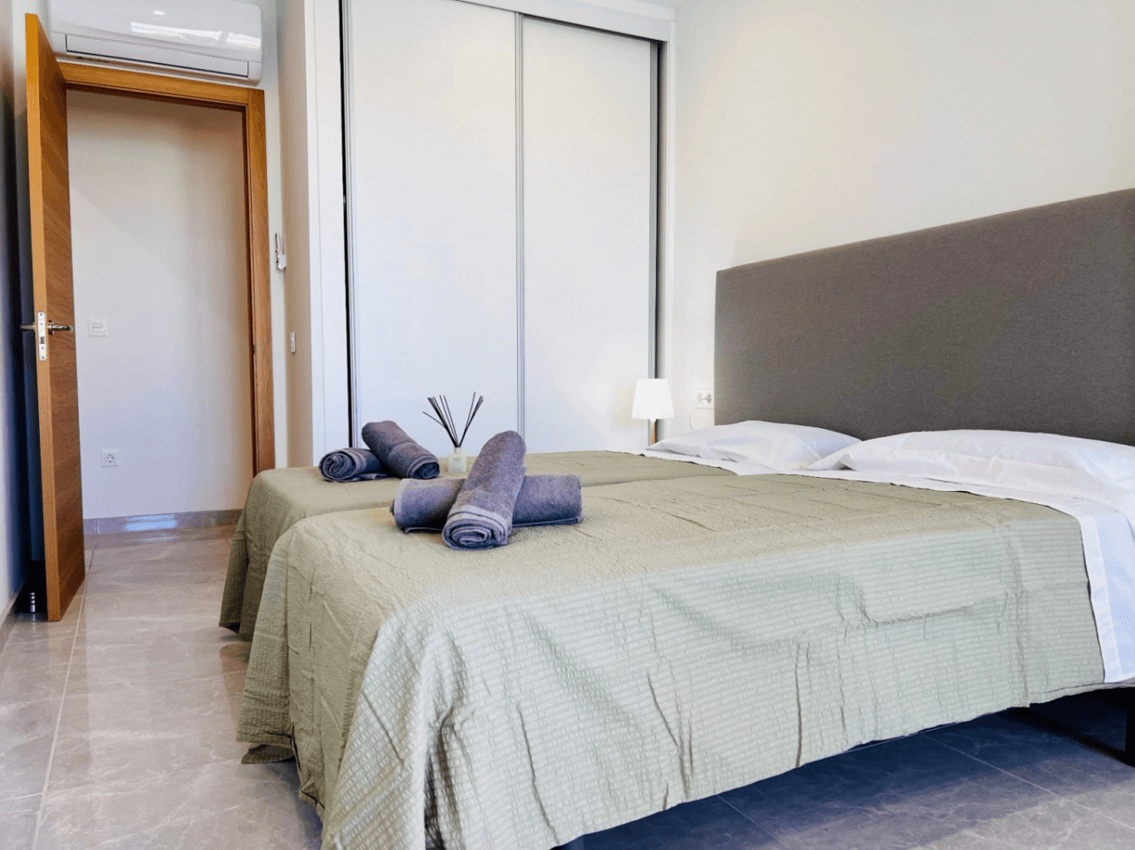 LUXURY VILLA WITH SEA VIEWS AND 2 SEPARATE APARTMENTS – IDEAL AS A RENTAL INVESTMENT IN MORAIRA