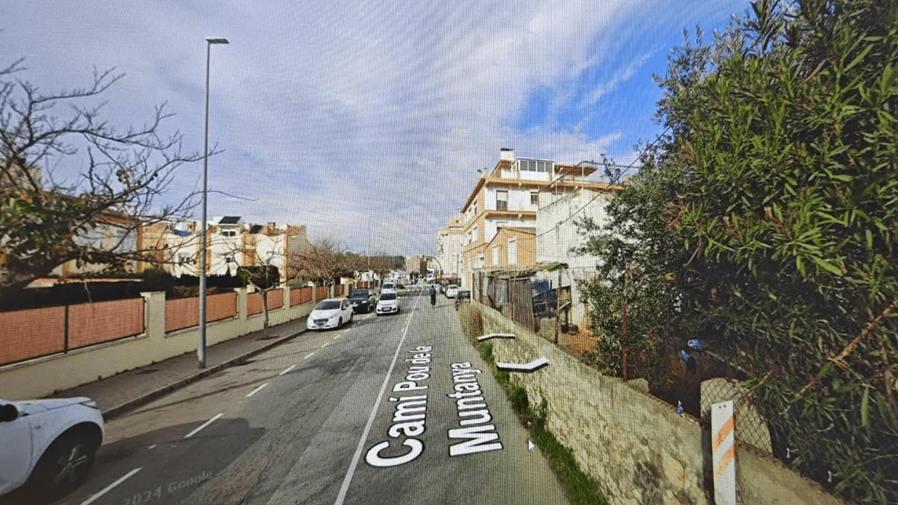 GARAGE WITH URBAN PLOT JUST 400M FROM DENIA
