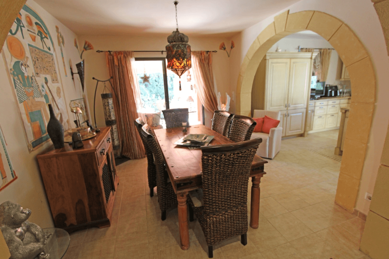 Villa with pool for sale and fantastic views over the Orba valley