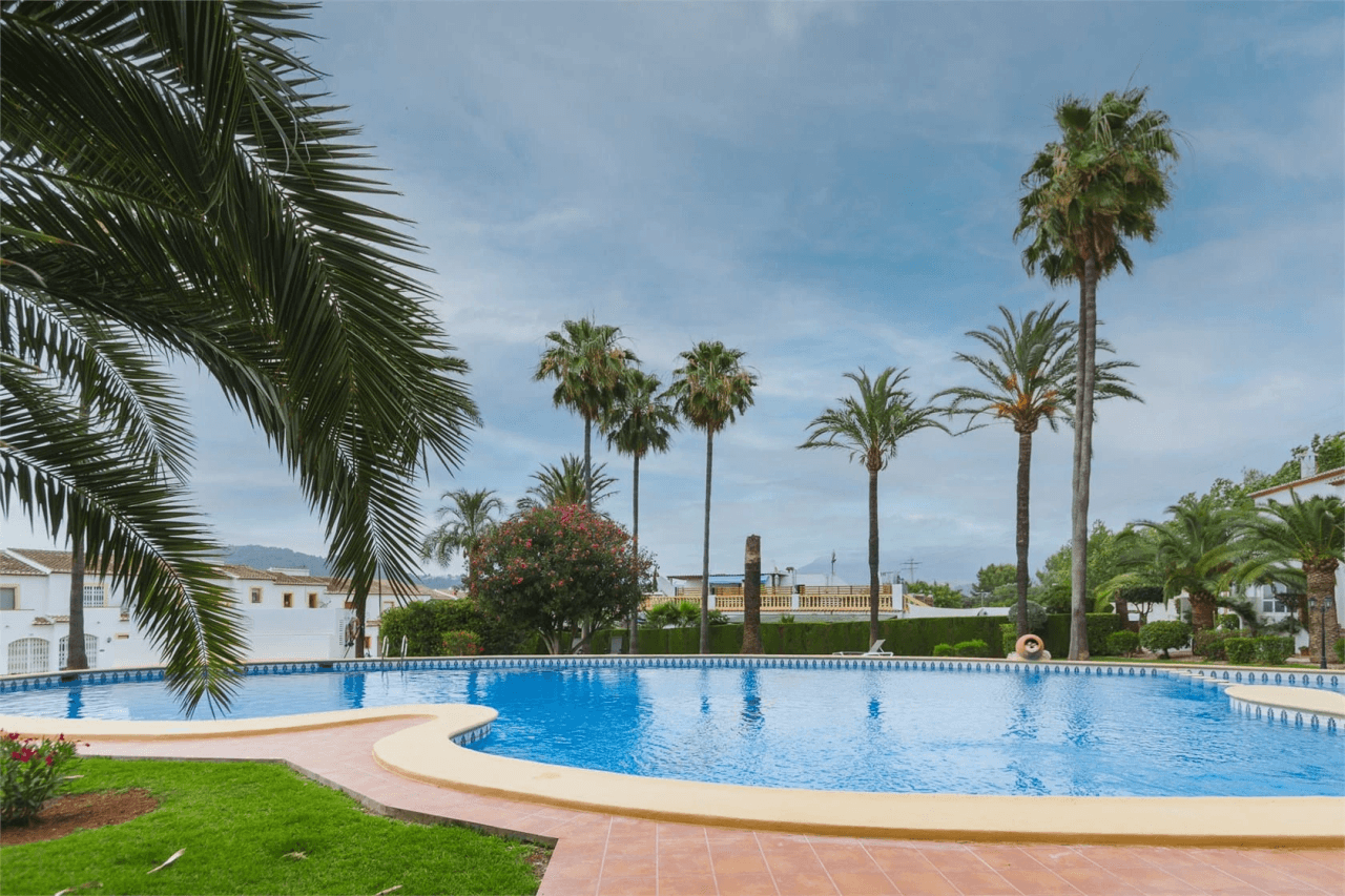Bungalow with communal pool in Pedreguer
