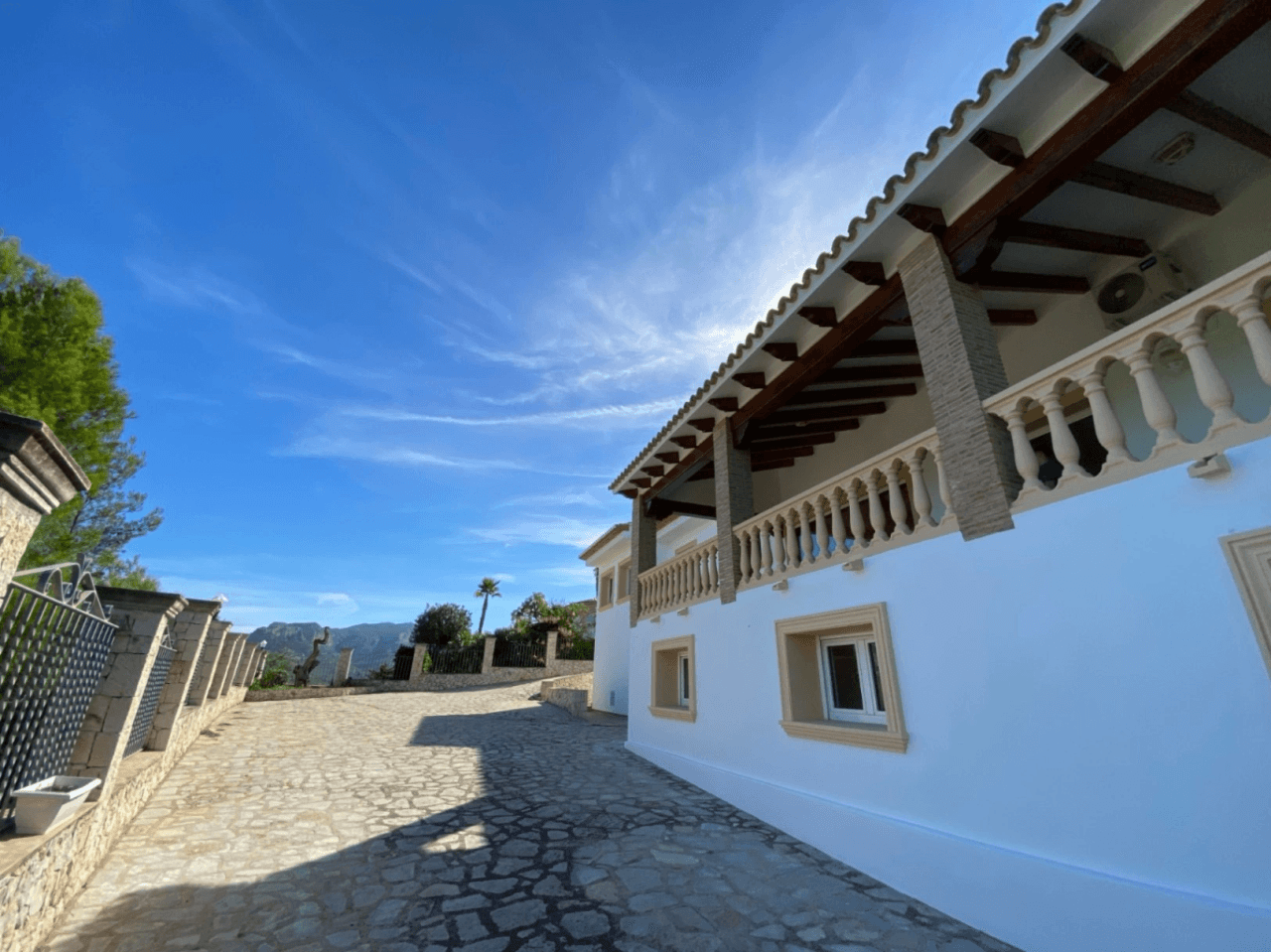 VILLA FOR SALE IN LA SELLA
