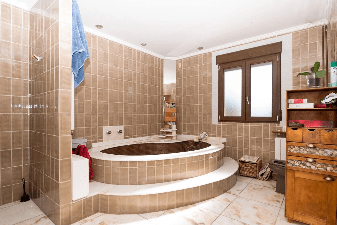 Mediterranean villa with large plot.