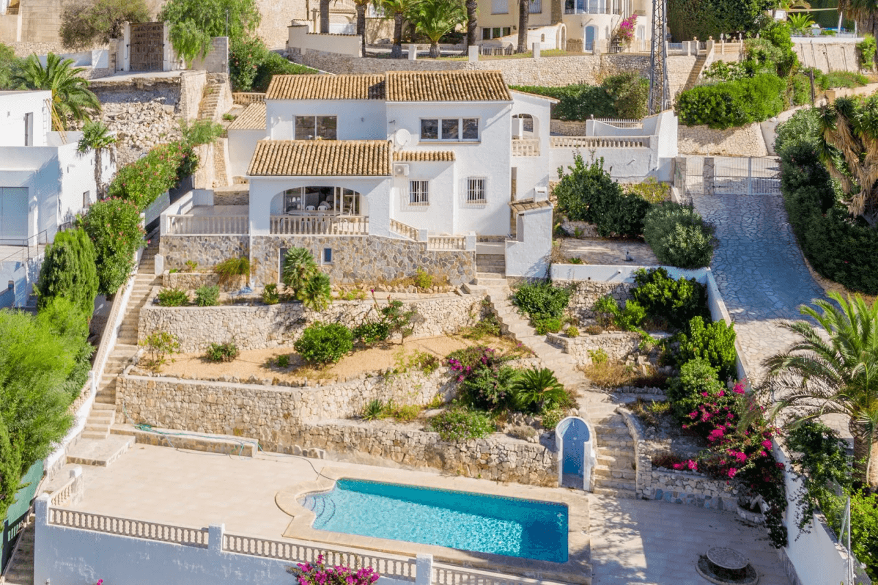 Villa de 3 chambres avec des vues spectaculaires sur la mer à vendre à Benimeit - Moraira, Costa Blanca.