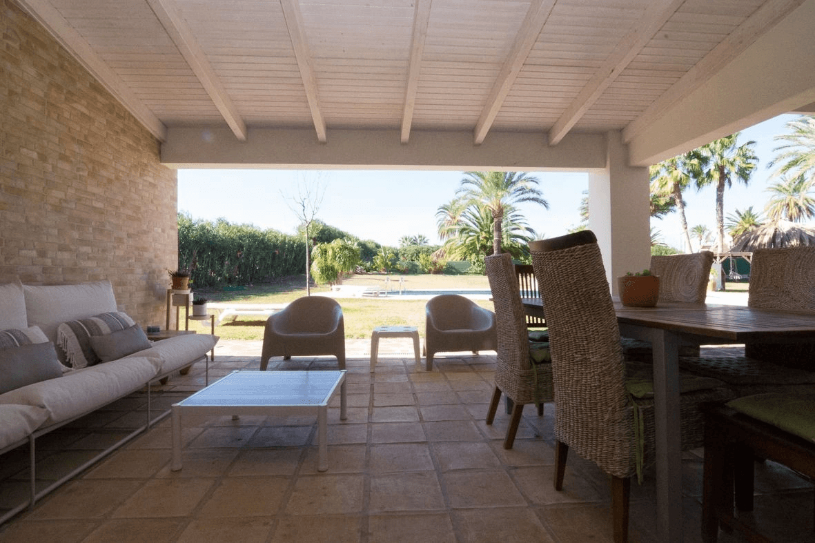 Mediterranean villa with large plot.