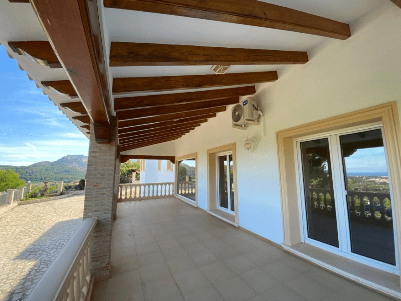 VILLA FOR SALE IN LA SELLA