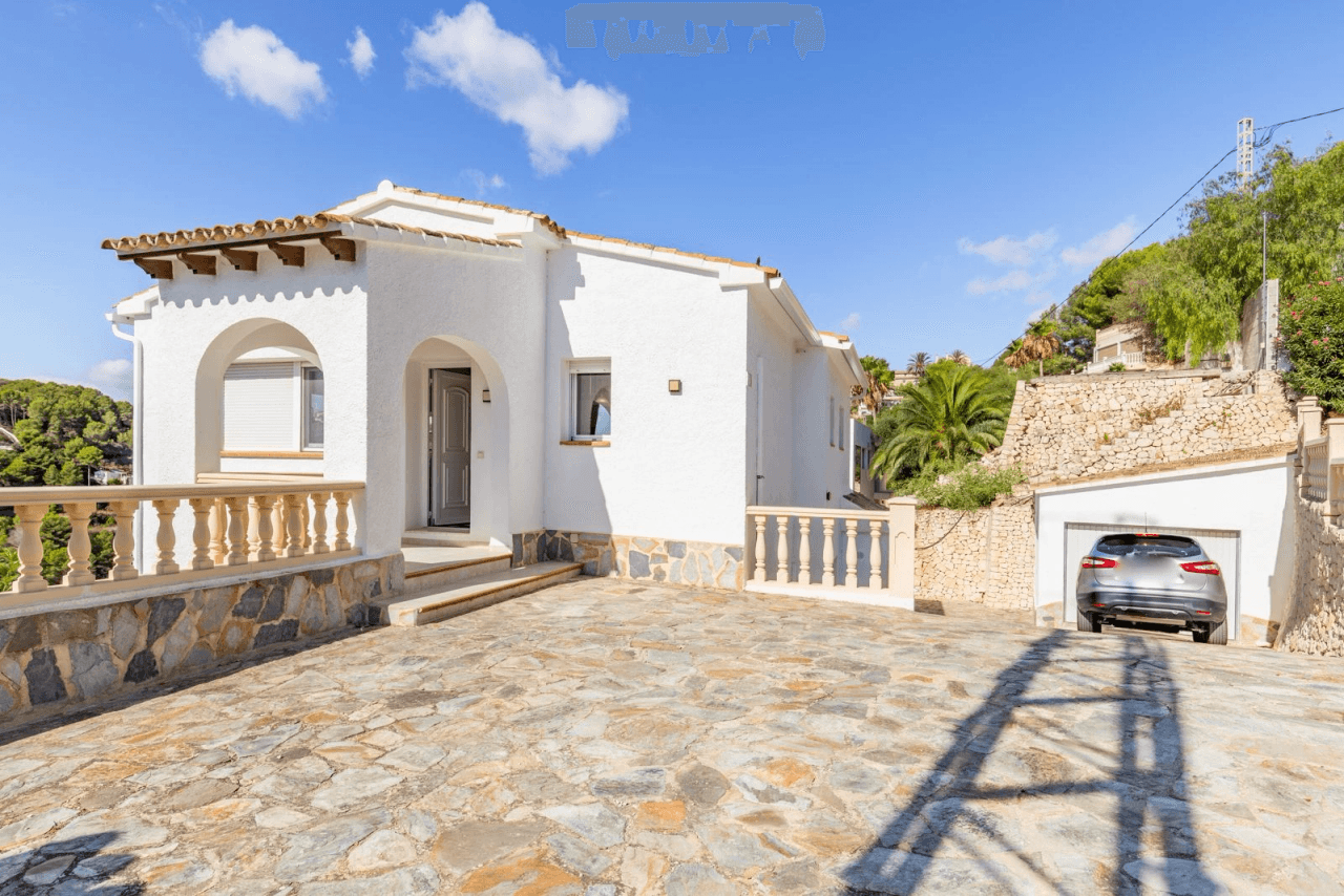Villa de 3 chambres avec des vues spectaculaires sur la mer à vendre à Benimeit - Moraira, Costa Blanca.