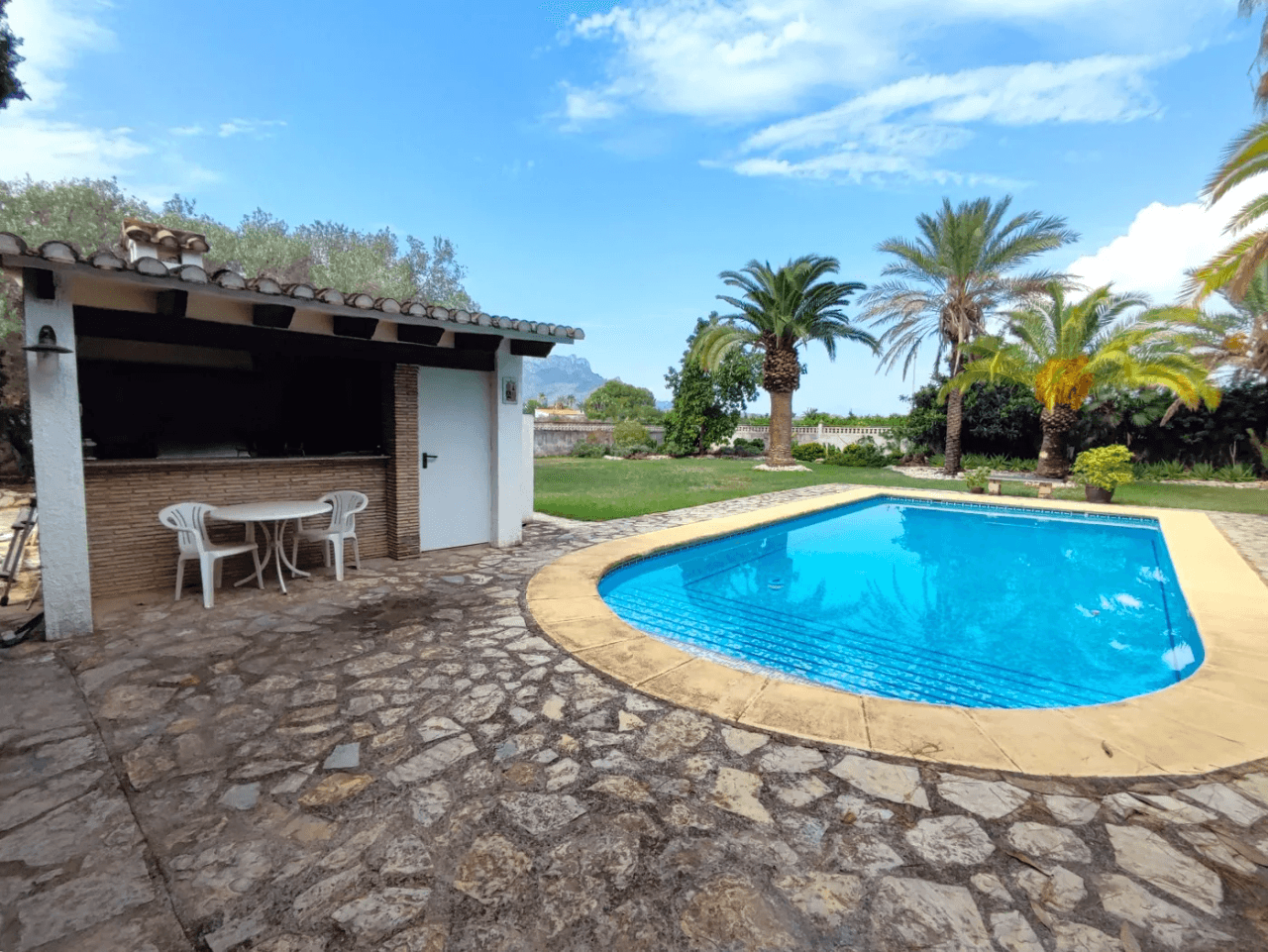 Country Villa with 4/6 bedrooms, pool, Els Poblets