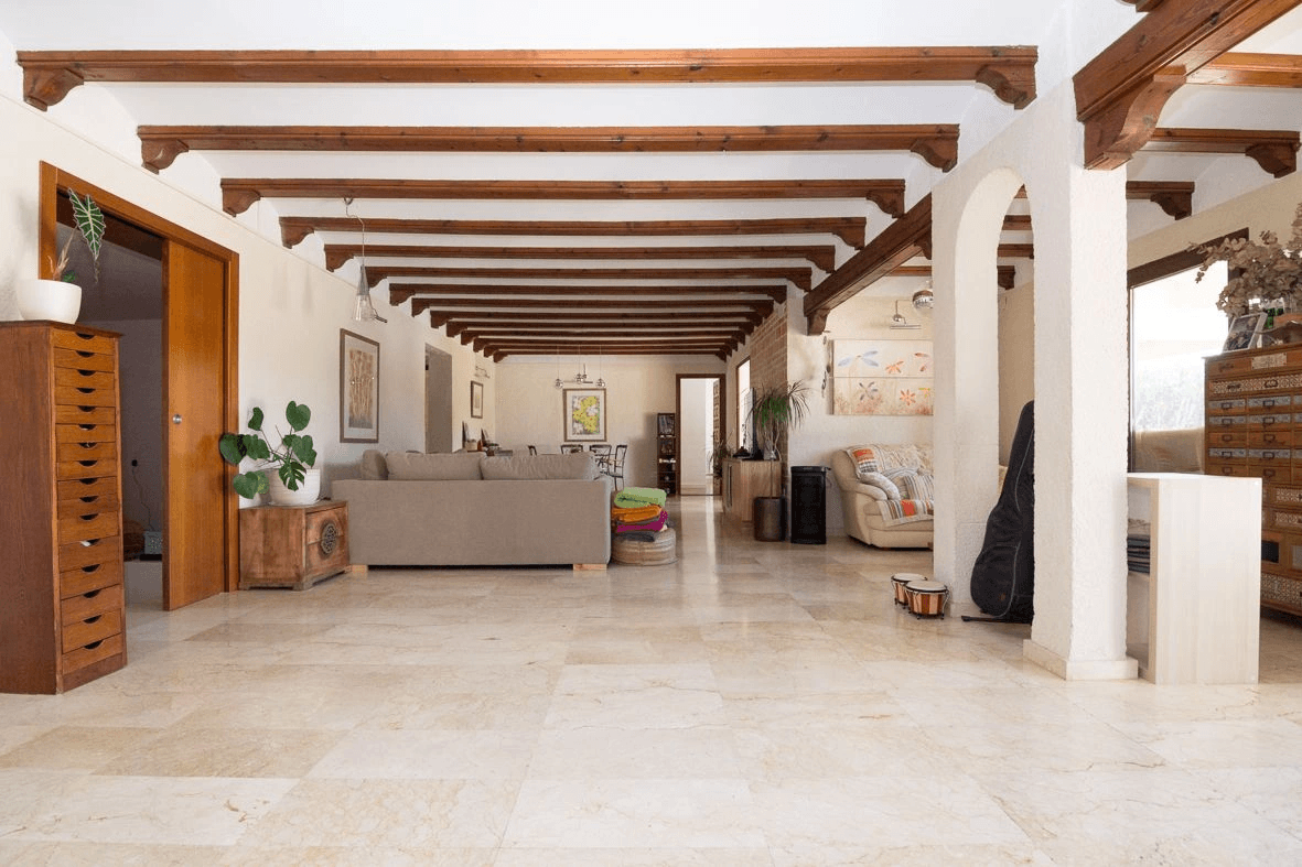 Mediterranean villa with large plot.