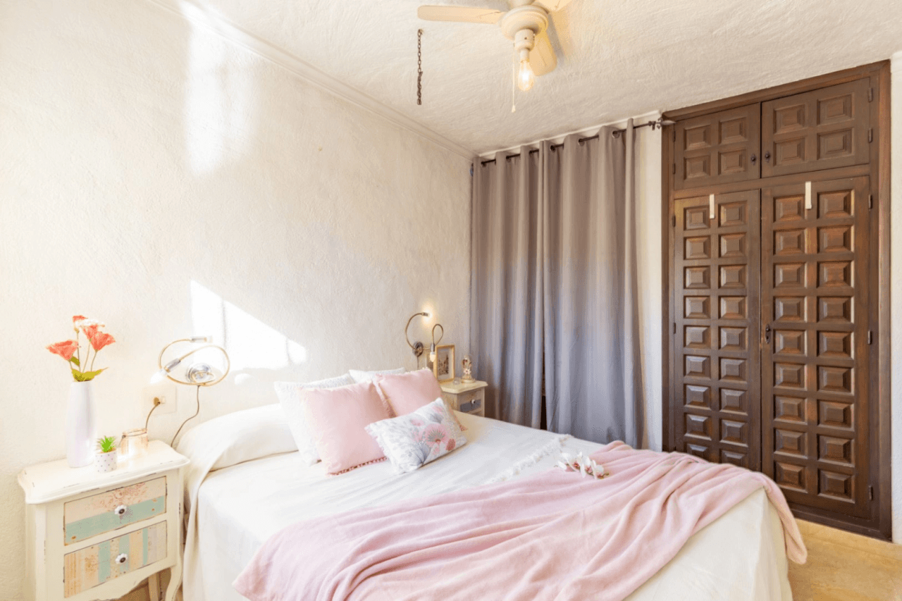 Sale of Villa in Moraira: 4 Bedrooms, Independent Apartment, and Large Private Pool