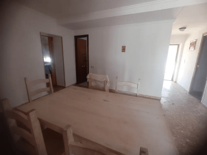 Villa for sale in the marinas with large plot and pool