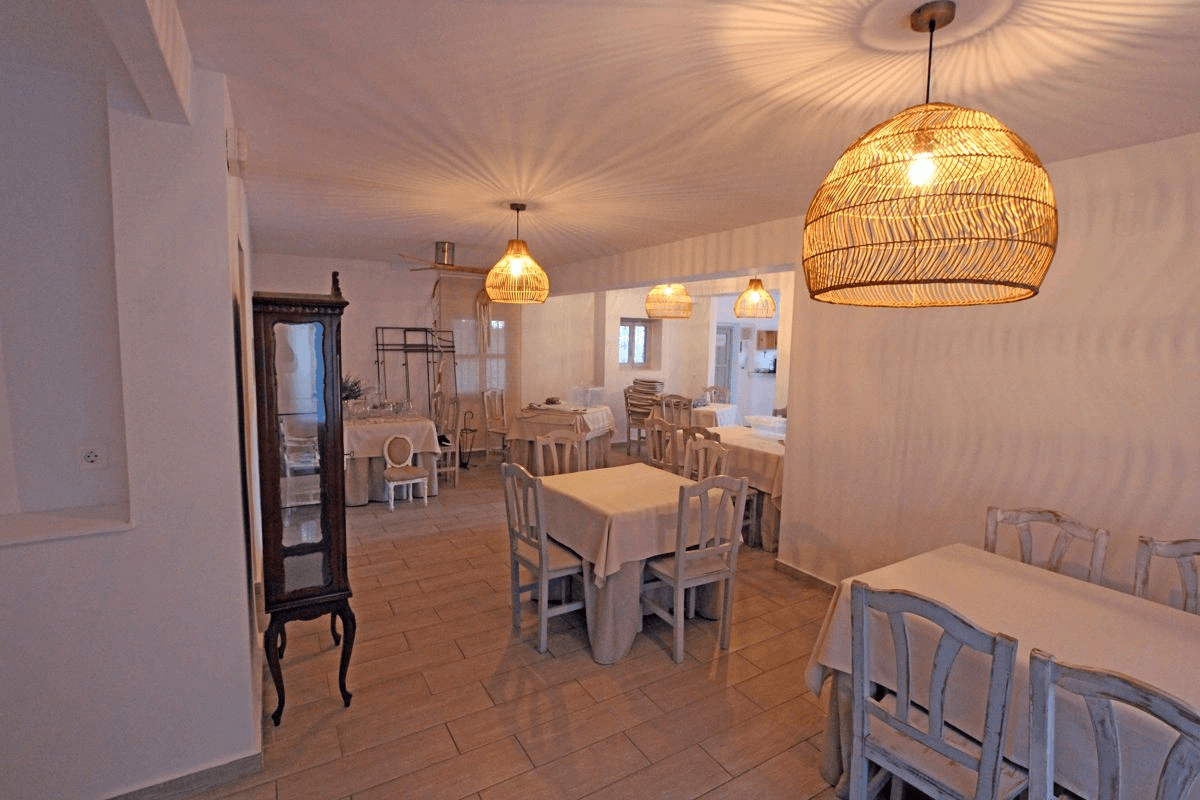 Villa with restaurant and house in Las Rotas