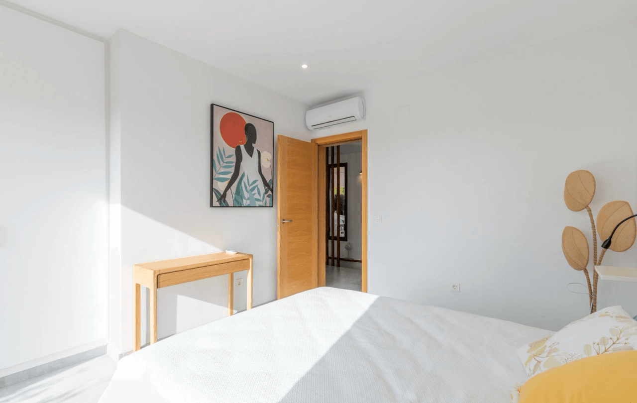 LUXURY VILLA WITH SEA VIEWS AND 2 SEPARATE APARTMENTS – IDEAL AS A RENTAL INVESTMENT IN MORAIRA