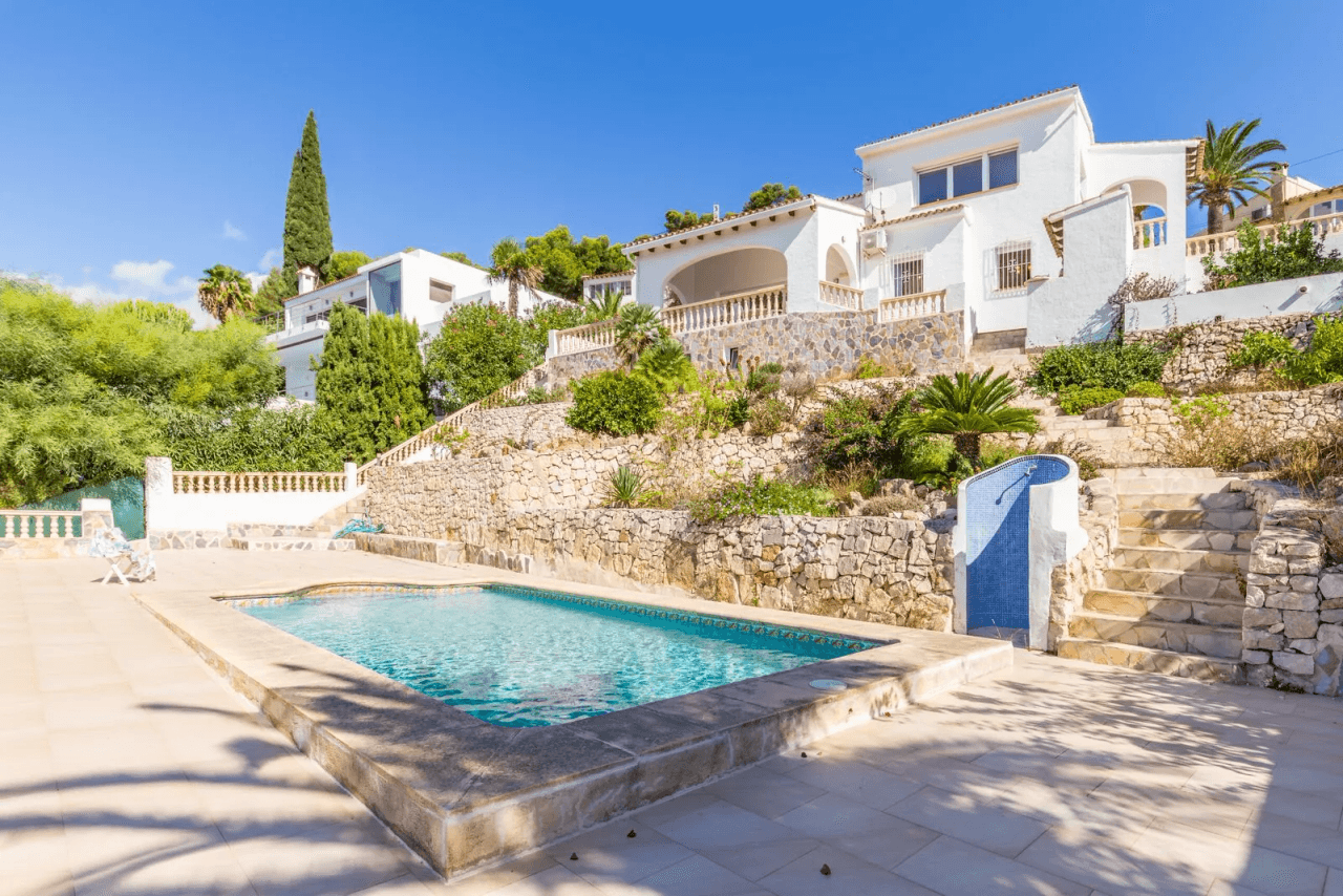 Villa de 3 chambres avec des vues spectaculaires sur la mer à vendre à Benimeit - Moraira, Costa Blanca.