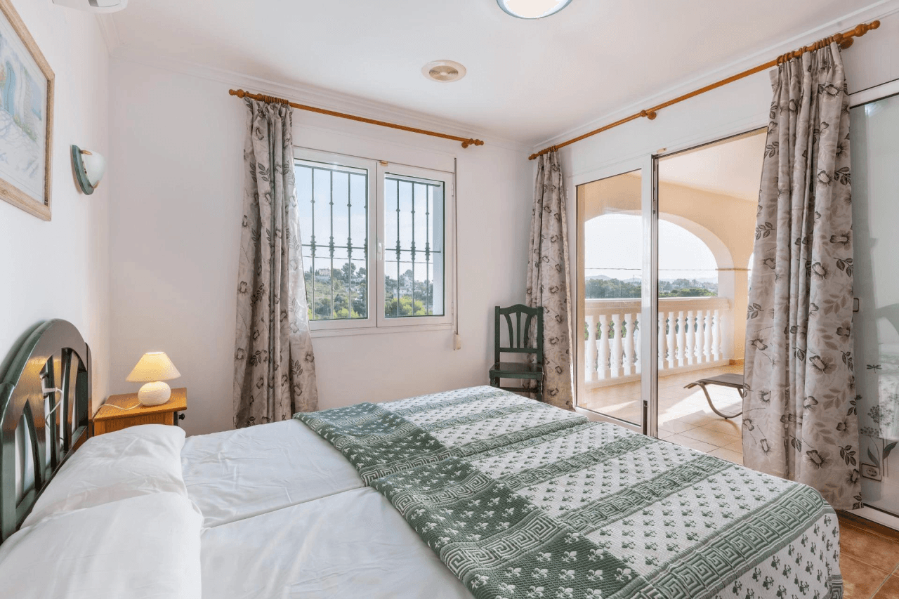 5 bedroom villa with sea views in Adsubia, Jávea