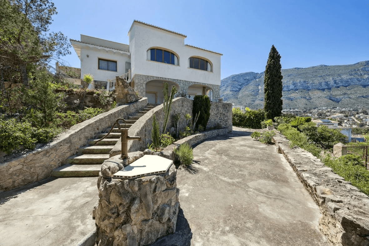 Large villa with the most stunning views of Dénia.