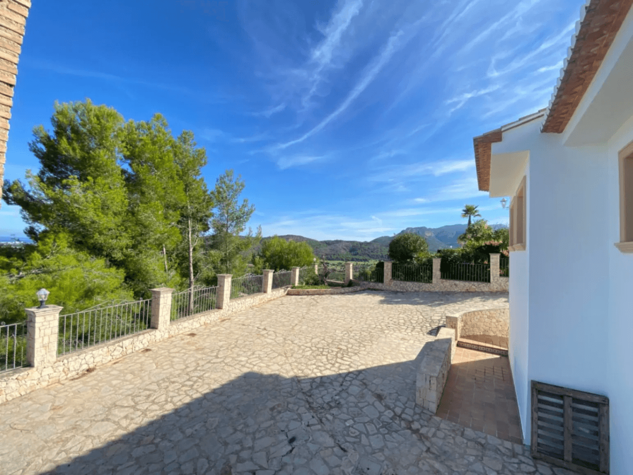 VILLA FOR SALE IN LA SELLA