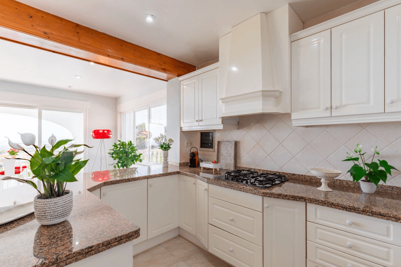 Villa de 3 chambres avec des vues spectaculaires sur la mer à vendre à Benimeit - Moraira, Costa Blanca.