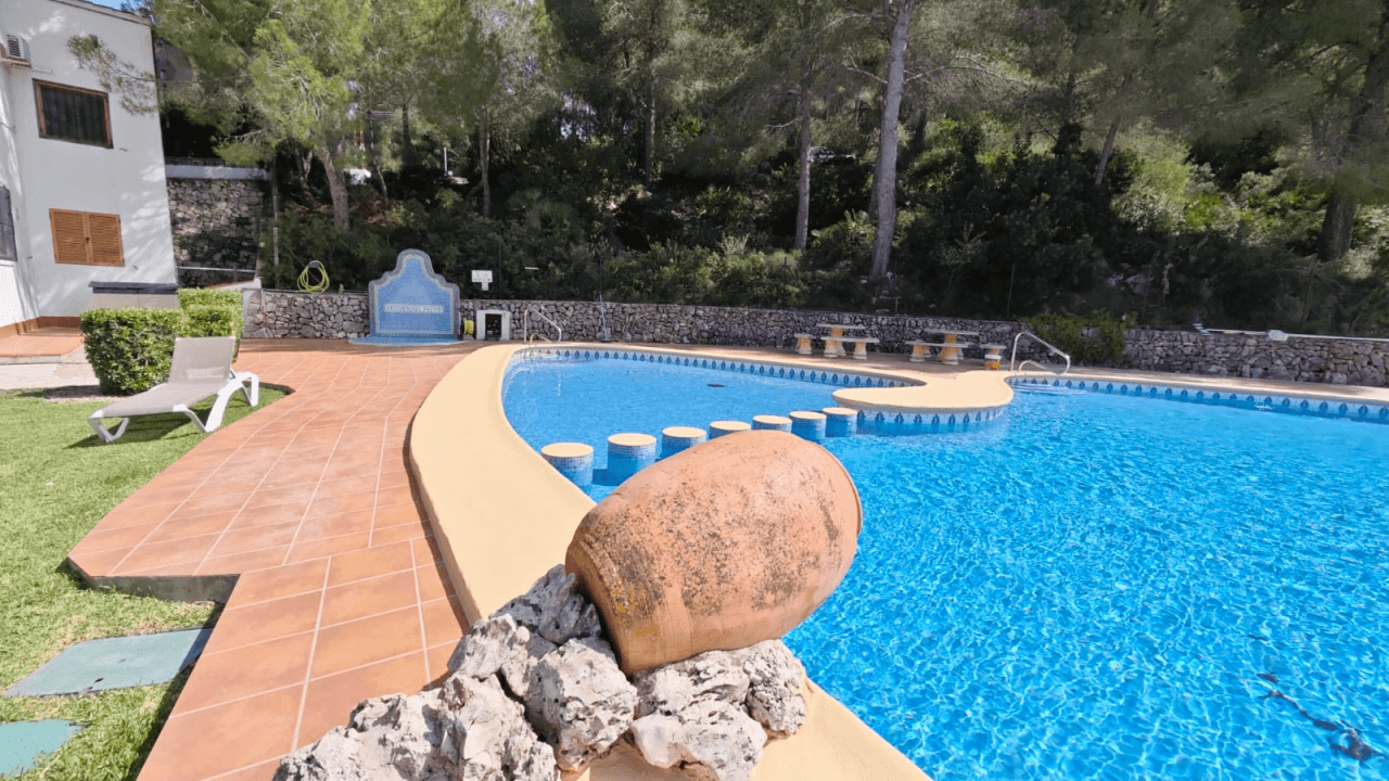 BEAUTIFUL TOWNHOUSE IN PEDREGUER
