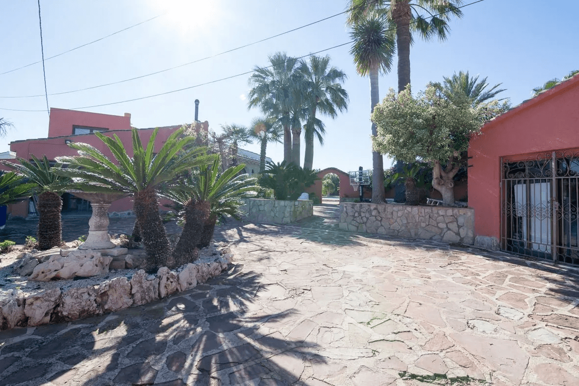 Mediterranean villa with large plot.