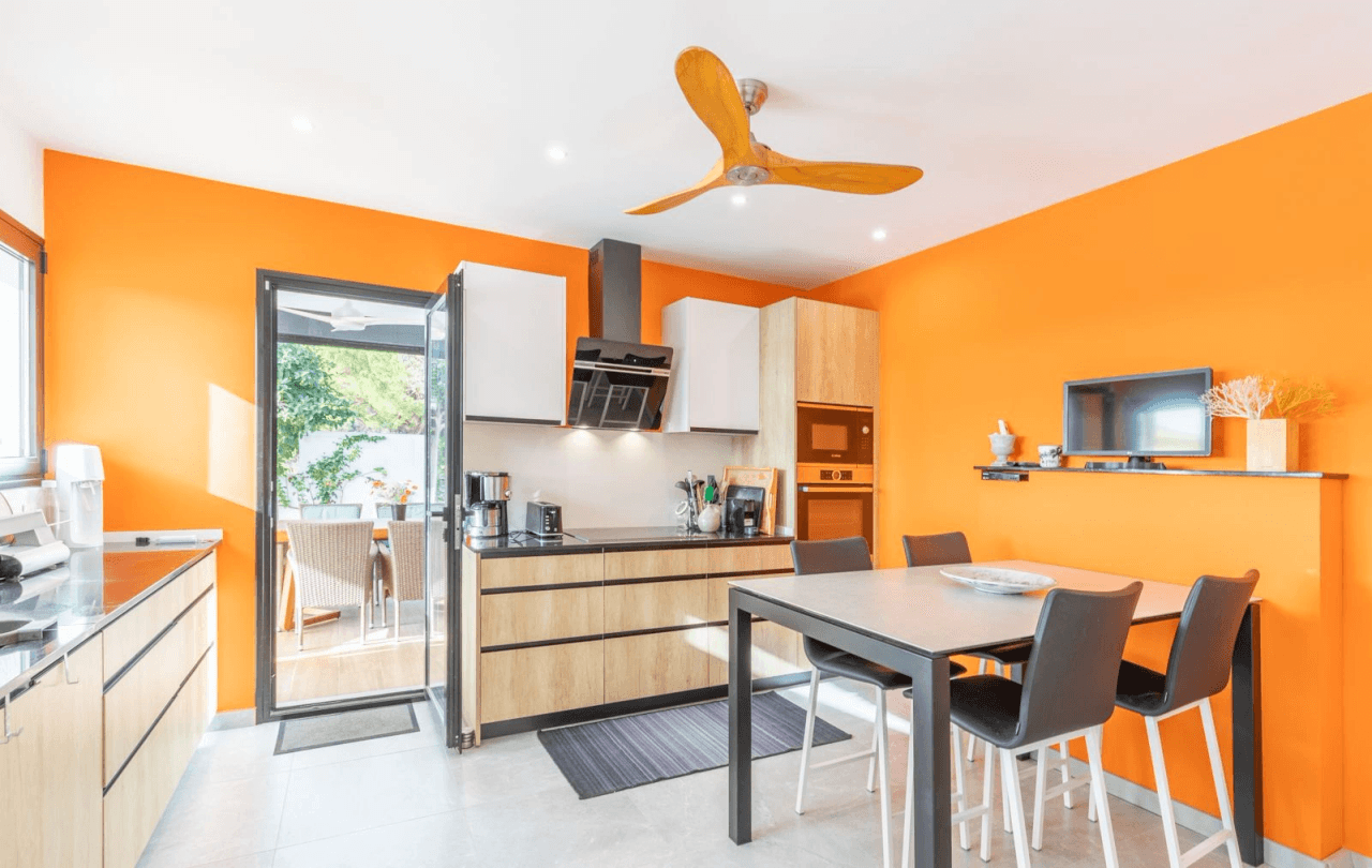 LUXURY VILLA WITH SEA VIEWS AND 2 SEPARATE APARTMENTS – IDEAL AS A RENTAL INVESTMENT IN MORAIRA