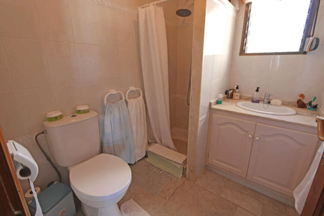 Villa with pool for sale and fantastic views over the Orba valley