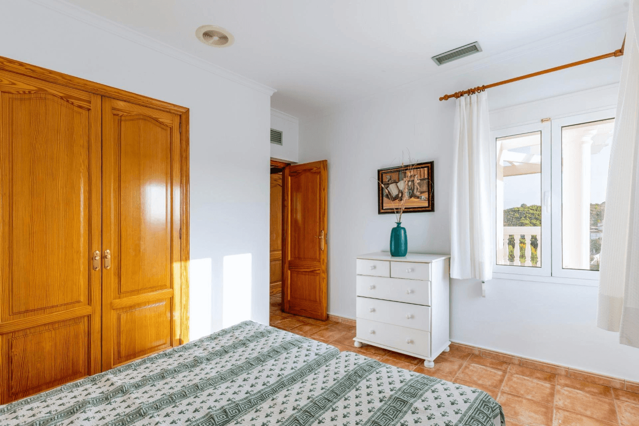 5 bedroom villa with sea views in Adsubia, Jávea