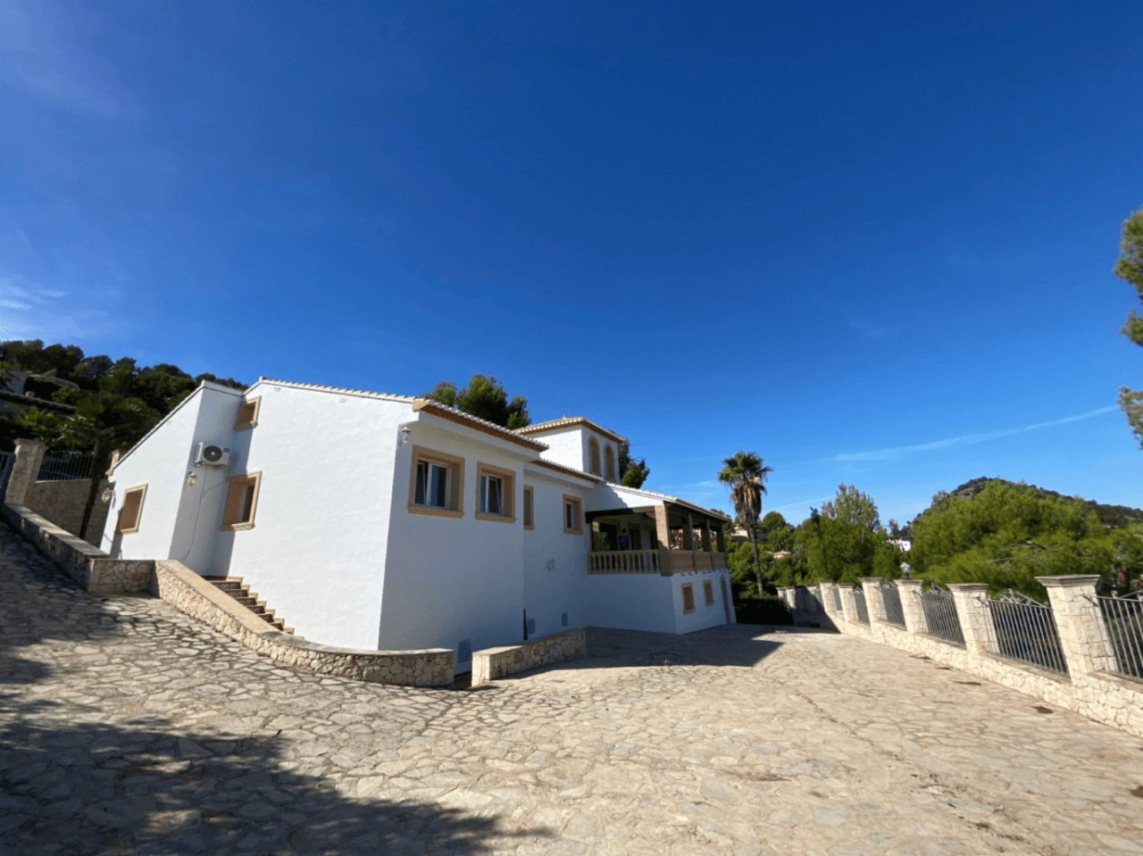 VILLA FOR SALE IN LA SELLA