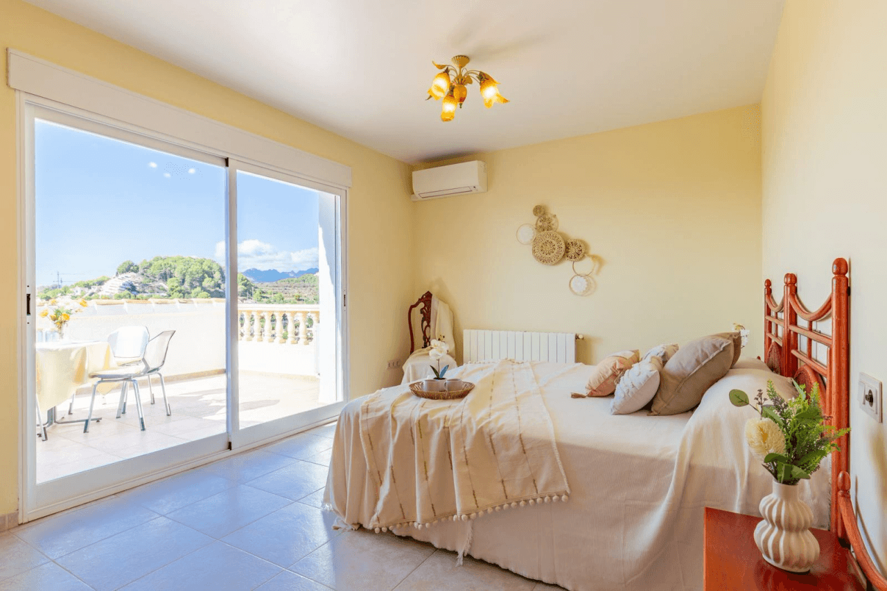 Villa de 3 chambres avec des vues spectaculaires sur la mer à vendre à Benimeit - Moraira, Costa Blanca.