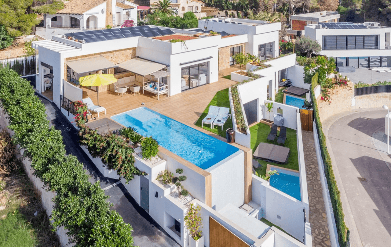 VILLA DE LUXE AVEC VUE SUR LA MER ET 2 APPARTEMENTS SÉPARÉS – IDÉAL COMME INVESTISSEMENT LOCATIF À MORAIRA